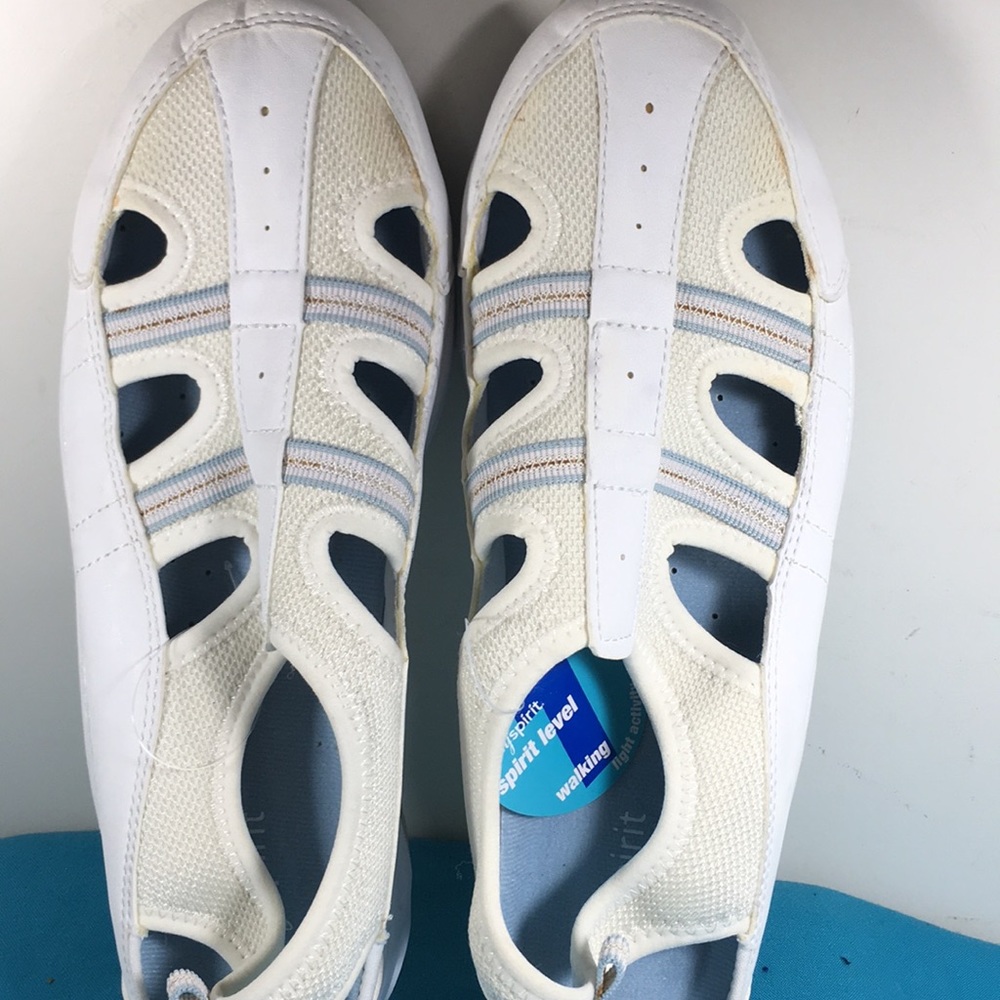 Easy Spirit size 10M off white